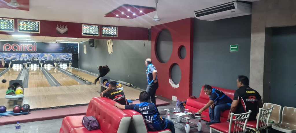 Multillantas Chávez y Deportivo Meny Mora, toman ventaja en boliche de los&nbsp;lunes