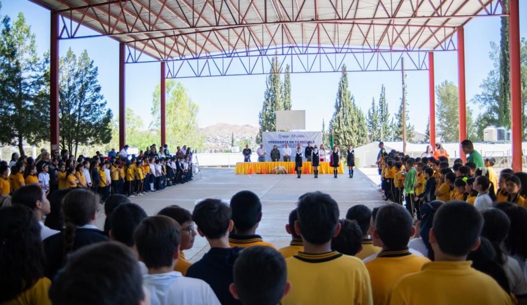 Encabeza alcalde Salvador Calderón saludo cívico en la primaria Gustavo Díaz&nbsp;Ordaz