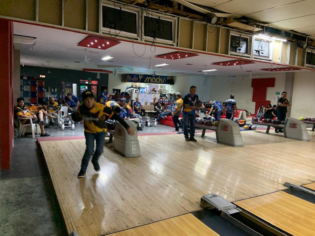 Pinturas Zaak con paso perfecto en el grupo par del boliche&nbsp;comercial