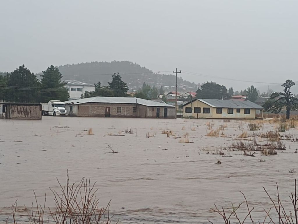 Atienden Protección Civil y Cruz Roja inundaciones en&nbsp;Creel
