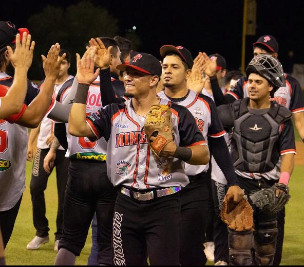 Mineros regresa a casa después de tres&nbsp;giras