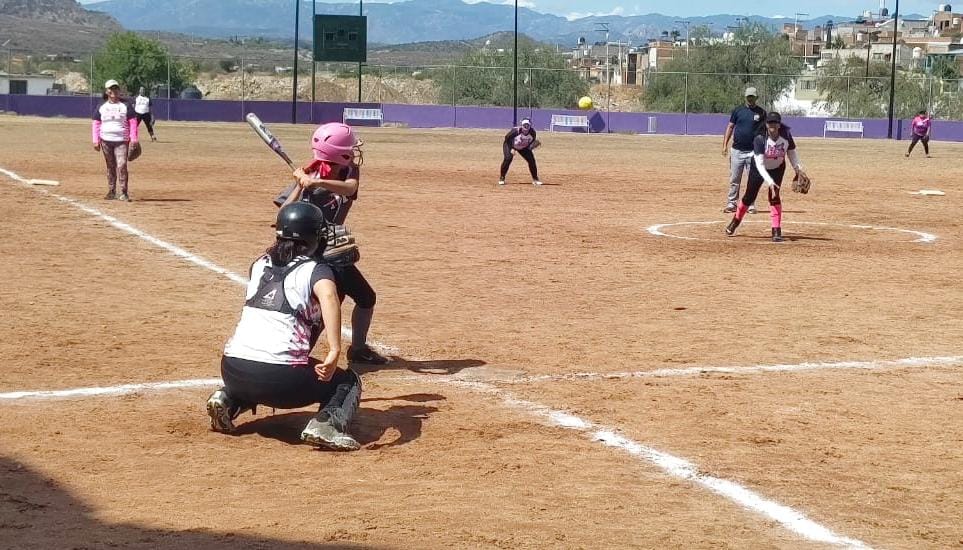 Súper nocaut de Mineritas en la Liga de Softbol Femenil&nbsp;Parral