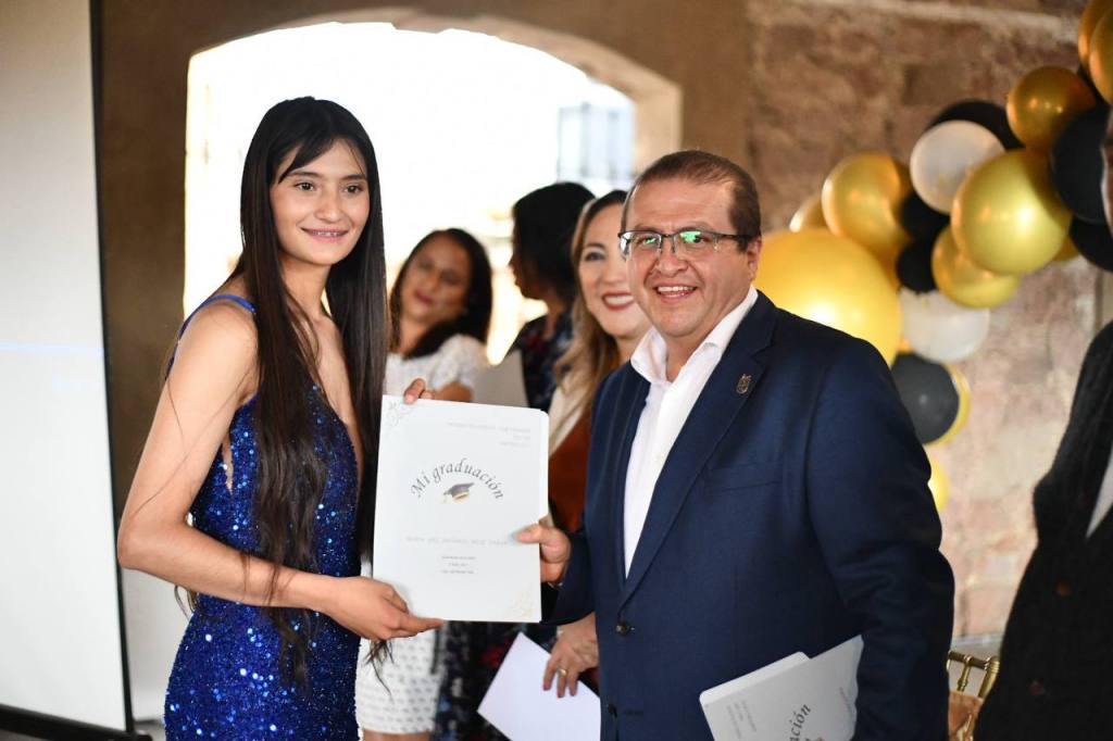 Reconoce Alcalde Salvador Calderón a estudiantes de San Andrés que culminan su bachillerato con esfuerzo y&nbsp;dedicación