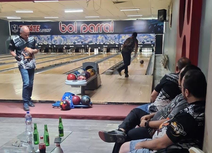 Arturo “Pollo” García toma ventaja en la final del torneo comercial de&nbsp;boliche