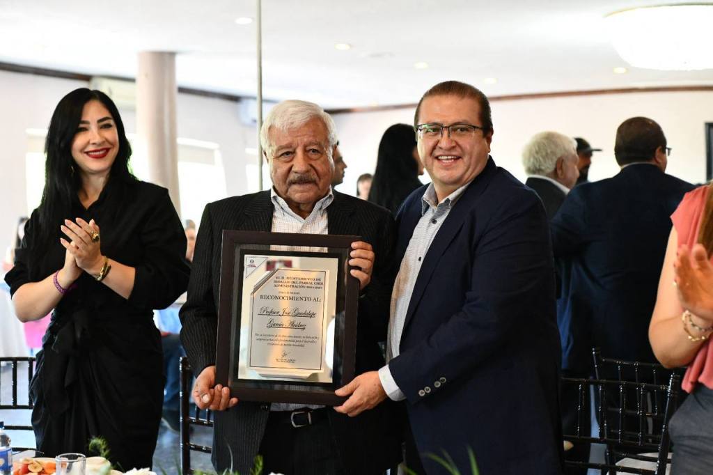Reconoce Gobierno de Parral trayectoria de 40 años del maestro José Guadalupe García&nbsp;Alvidrez