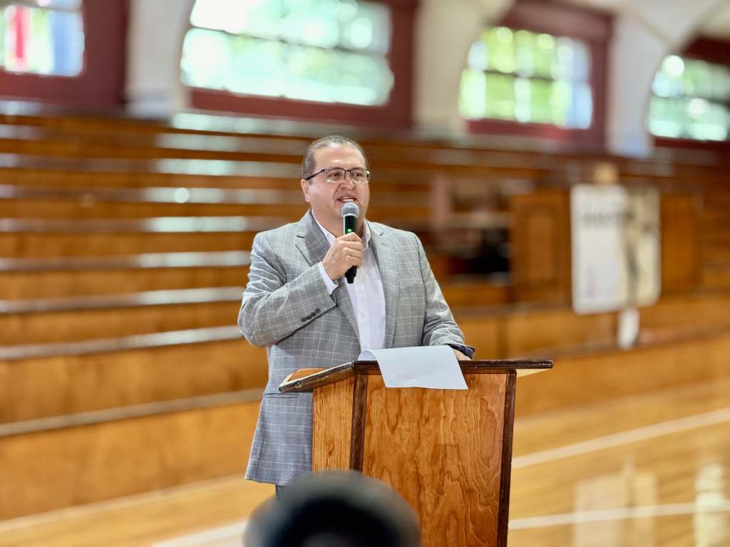 Reconoce el Gobierno de Parral a deportistas destacados con entrega de&nbsp;becas