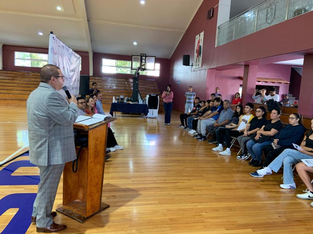 Deportistas y entrenadores reciben beca de&nbsp;INMUDEPA