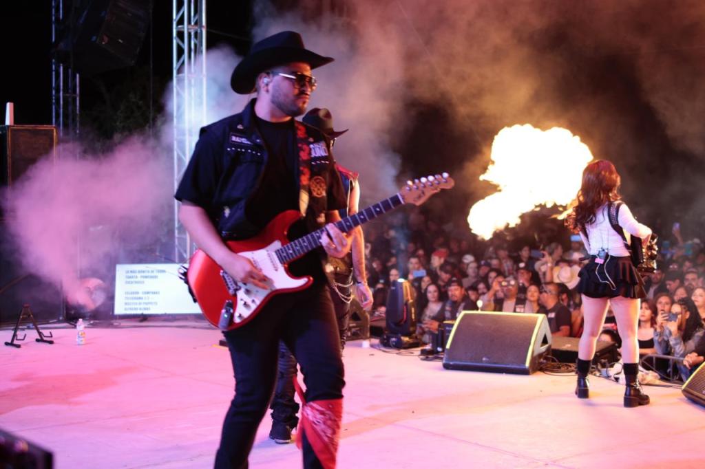 Los Madafakers encienden el escenario en el arranque musical de la concentración&nbsp;motociclista