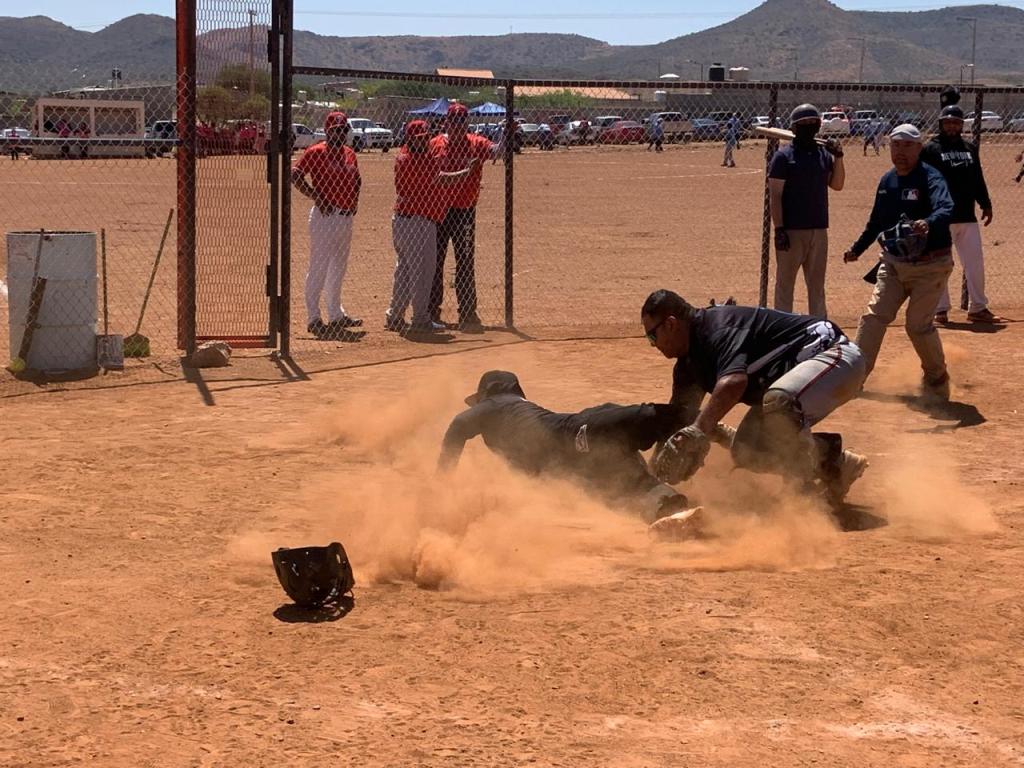 Deportivo Gutiérrez y Nieves Ballezanas los líderes del softbol&nbsp;independiente