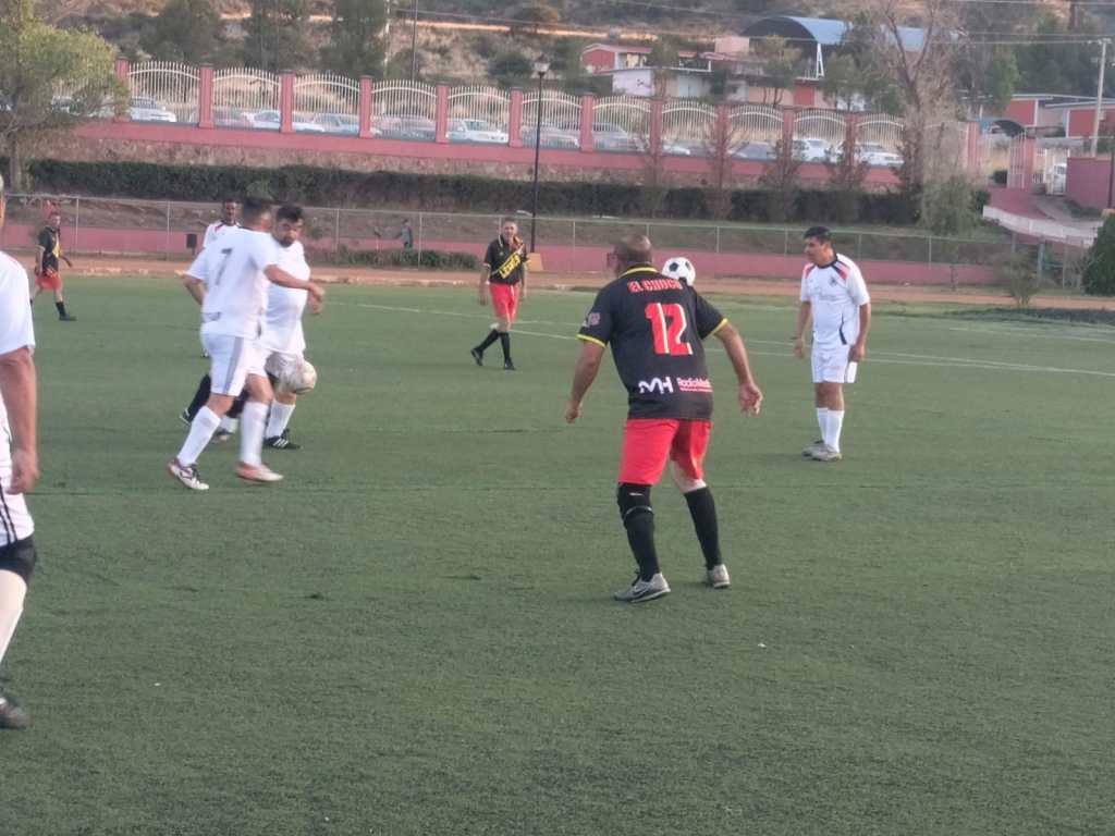Goleó Leones Negros-Pily Alemán en futbol municipal de 50 años y&nbsp;más