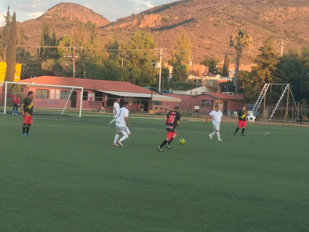 Fovissste Las Fuentes, La Zapata, Halcones de La Gómez y Yeyo Monarrez, actuales punteros del futbol&nbsp;municipal