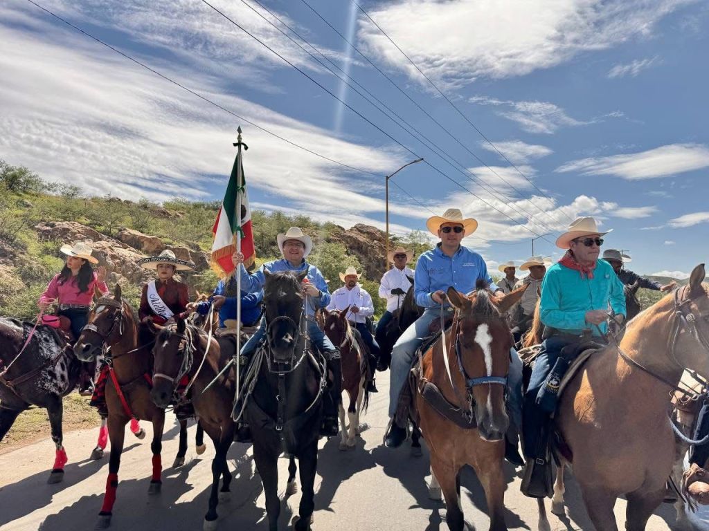 Éxito rotundo en la Cabalgata Villista encabezada por el alcalde Salvador&nbsp;Calderón