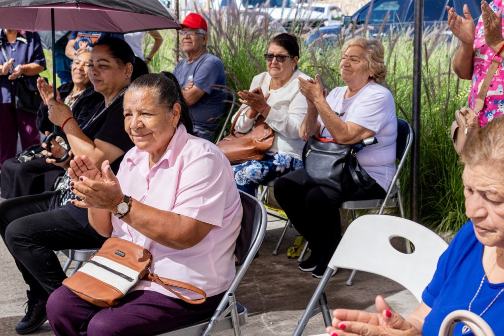 Gobierno de Parral entrega más de 500 lentes gratuitos en solo un&nbsp;mes
