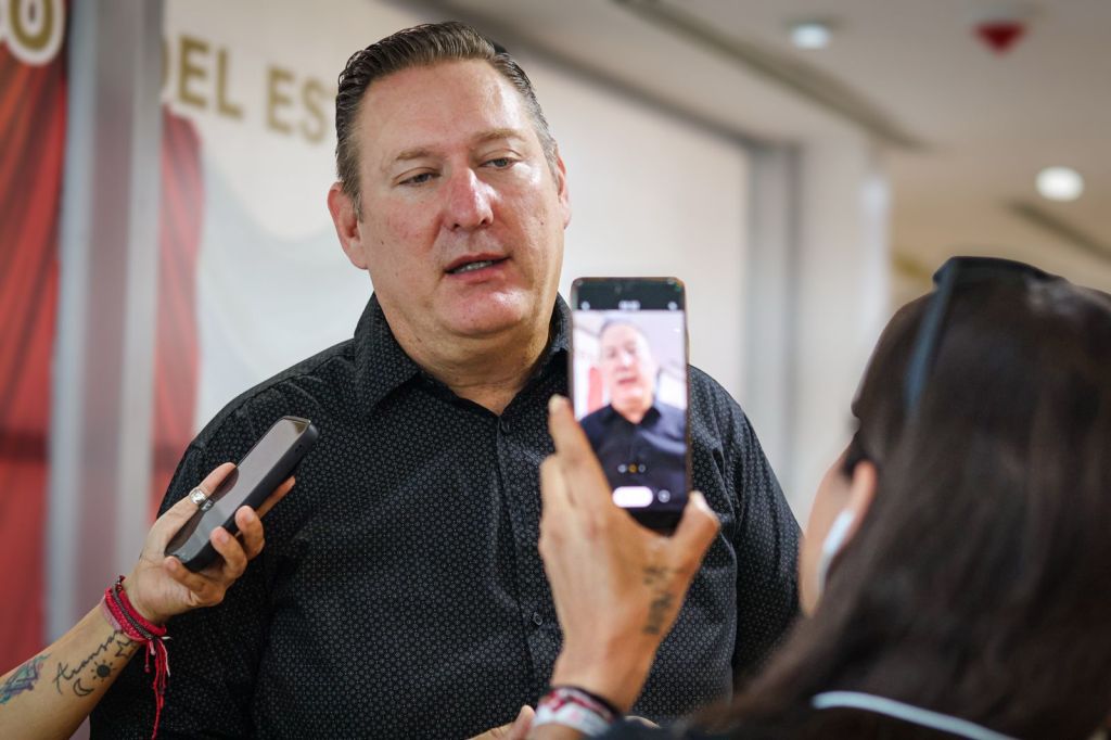 Propone Carlos Olson regular acceso de menores a redes sociales para proteger su&nbsp;desarrollo