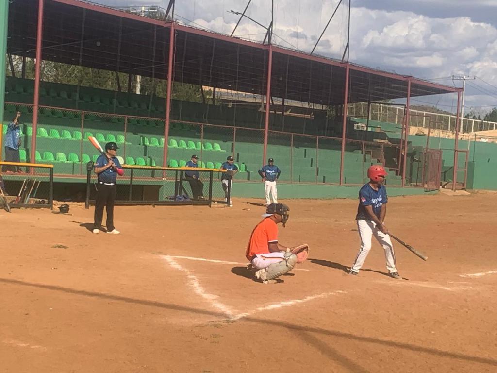Noqueó Manolo Corral-La Chole en beisbol de 50 años y&nbsp;más