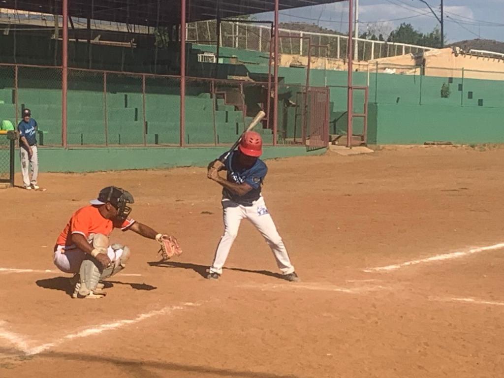 Chiquitico Palma el campeón del rol regular del beisbol de 50 años y&nbsp;más