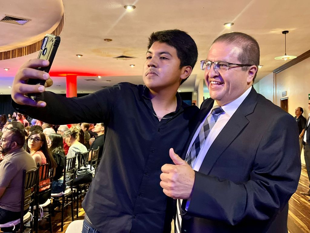 Jóvenes de Parral reciben reconocimiento por su talento y&nbsp;esfuerzo