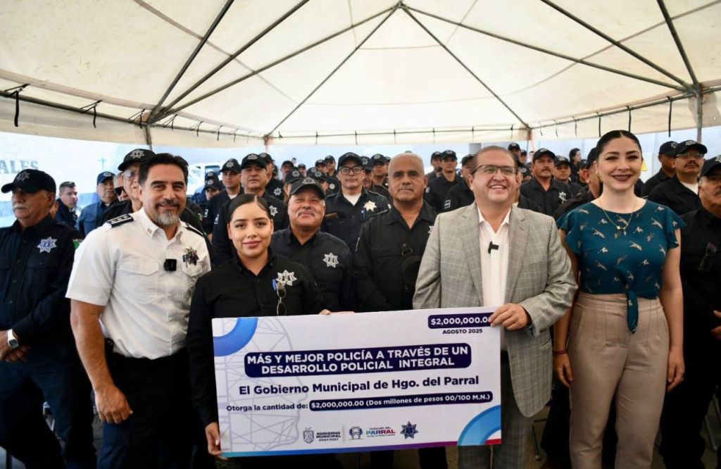 Alcalde Salvador Calderón entrega $2 millones en apoyos económicos a policías&nbsp;municipales