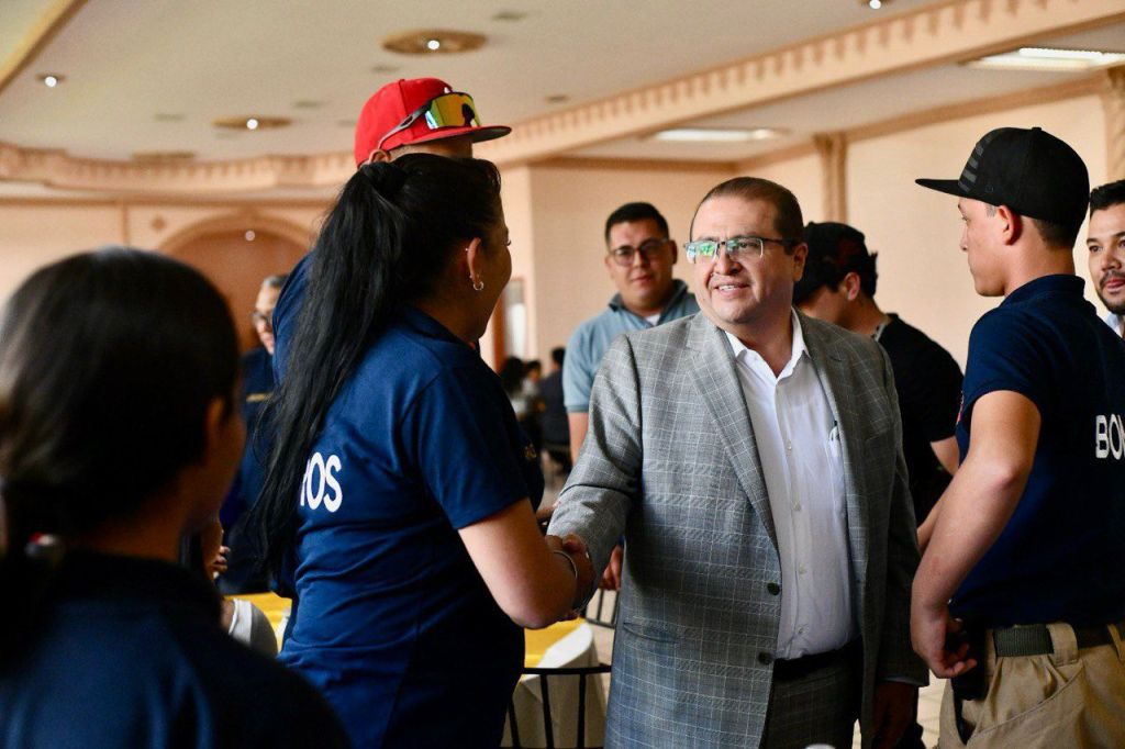 Gobierno de Parral honra a sus bomberos en su&nbsp;día