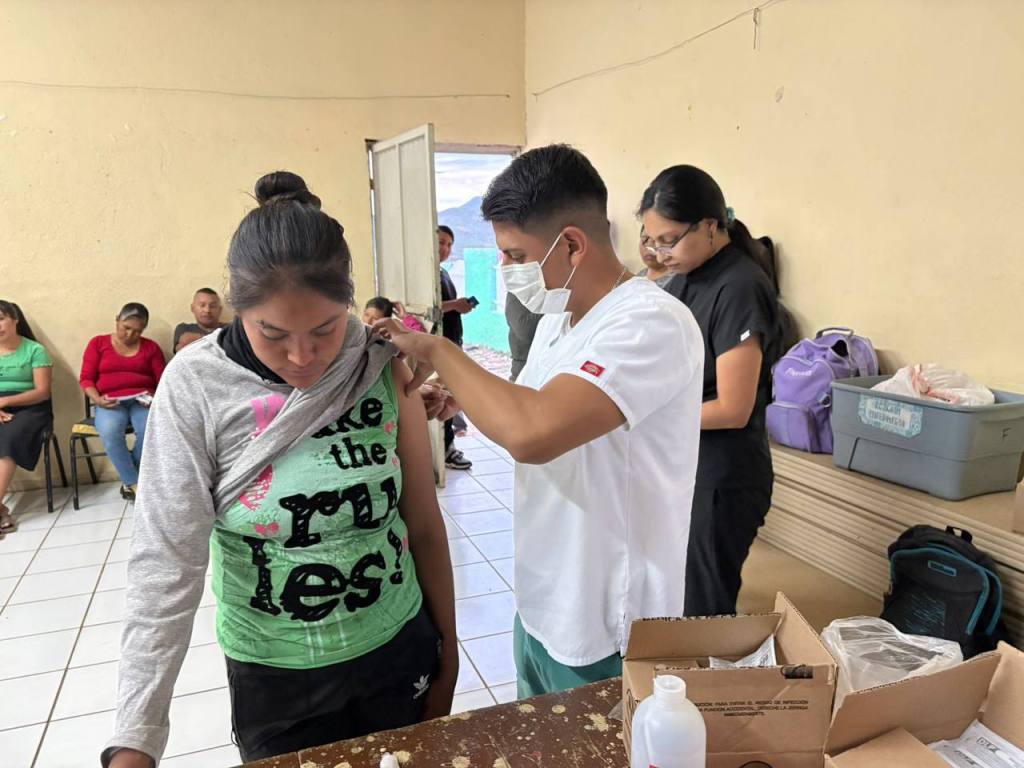 Gobierno de Parral lleva jornada de vacunación contra el sarampión en albergue San&nbsp;Andrés