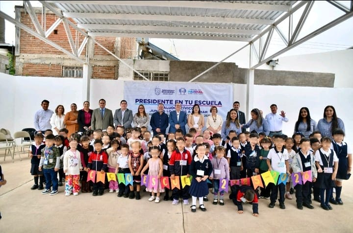 Salvador Calderón encabeza saludo cívico en el preescolar Agustín&nbsp;Melgar