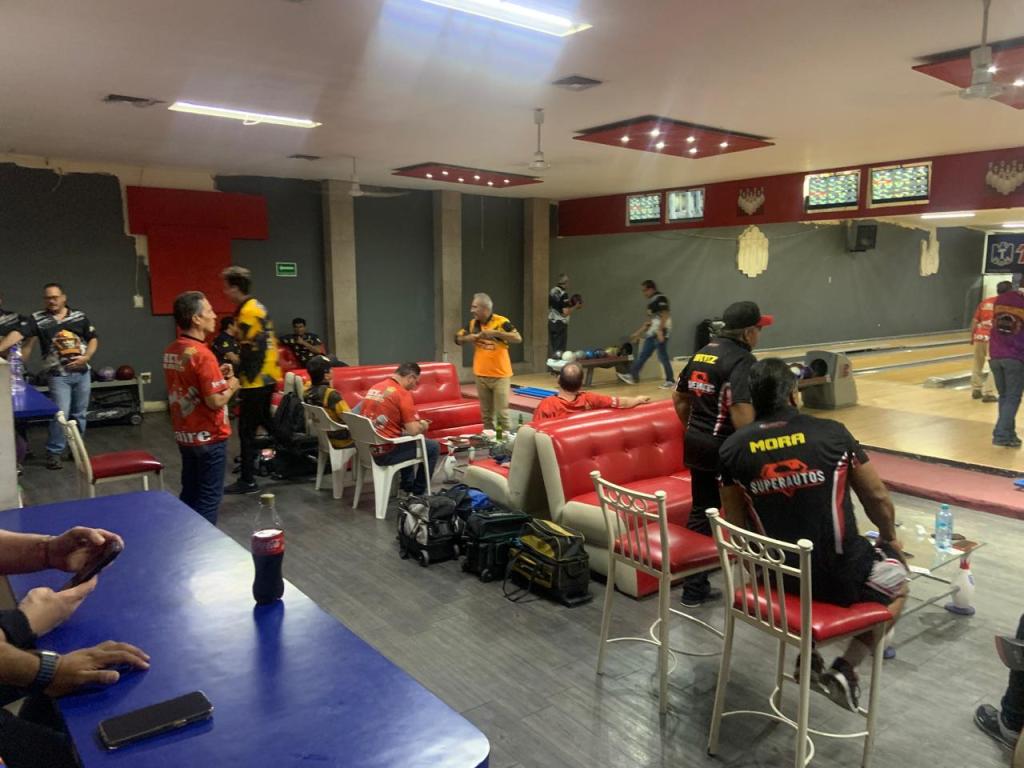 Continúa de líder Deportivo Meny Mora en boliche de los&nbsp;lunes