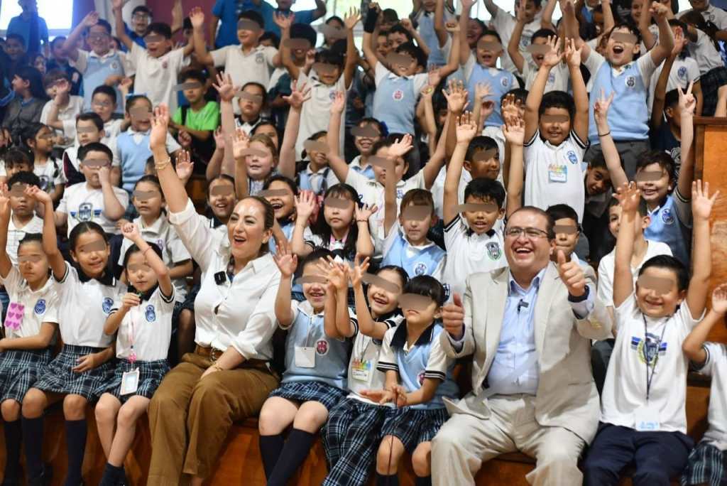 Chava Calderón entrega más de 16 mil uniformes y calzado escolar en&nbsp;Parral