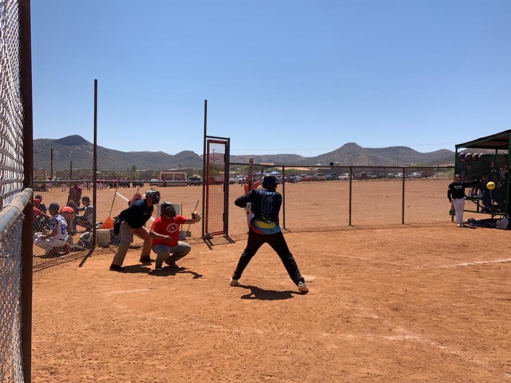 Delia Bustillos con el pie derecho en el softbol&nbsp;independiente