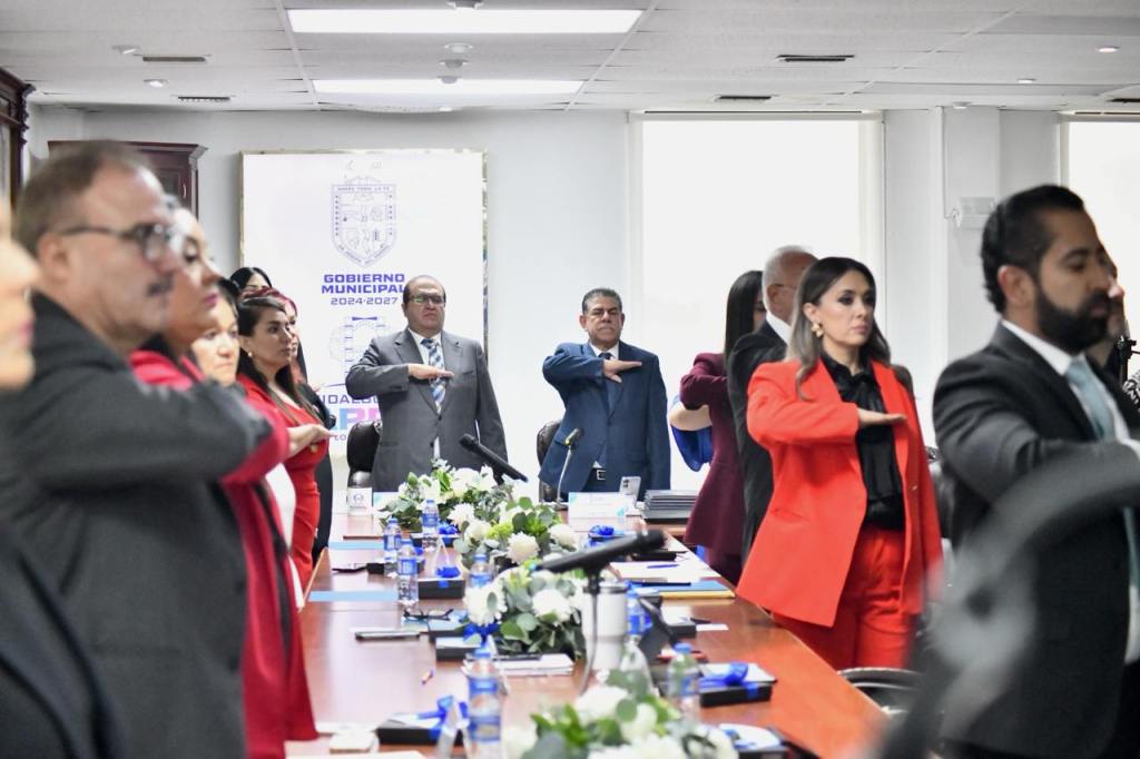 Salvador Calderón presenta su Primer Informe de Gobierno ante el&nbsp;Cabildo