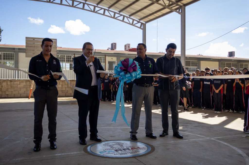 Alcalde Salvador Calderón entrega domo en la Secundaria Valentín Gómez&nbsp;Farías
