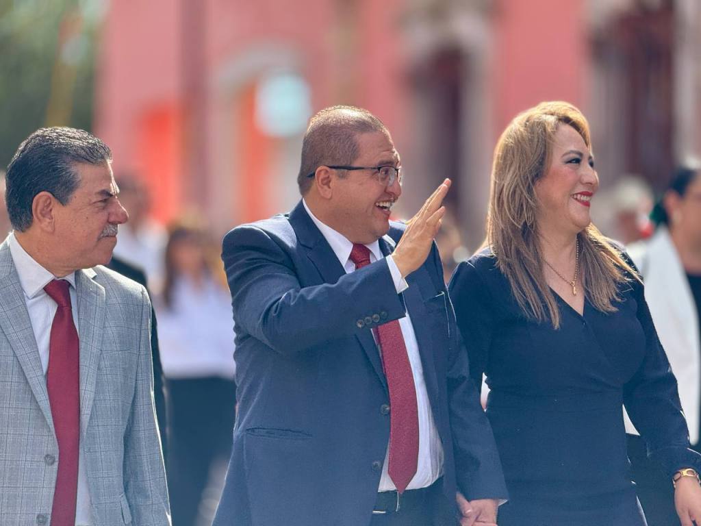Encabeza Alcalde el desfile cívico-militar en conmemoración del CCXV aniversario de la Independencia de&nbsp;México