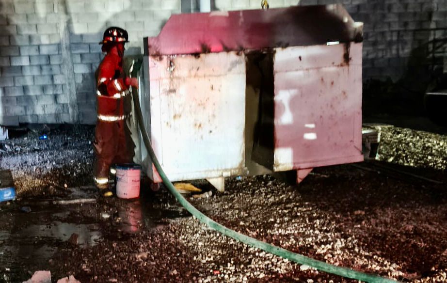 Bomberos atienden incendio en la Avenida Niños&nbsp;Héroes