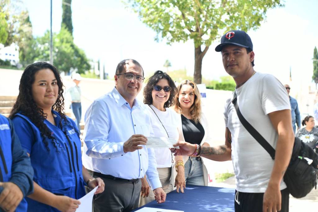 Alcalde Salvador Calderón entrega pago a trabajadores del Programa de Ocupación&nbsp;Temporal