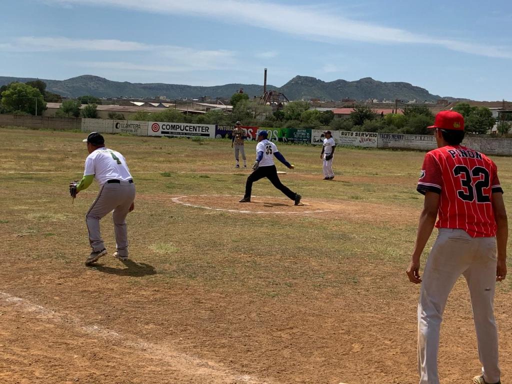 Par de triunfos de Carlos Larquier en softbol&nbsp;municipal