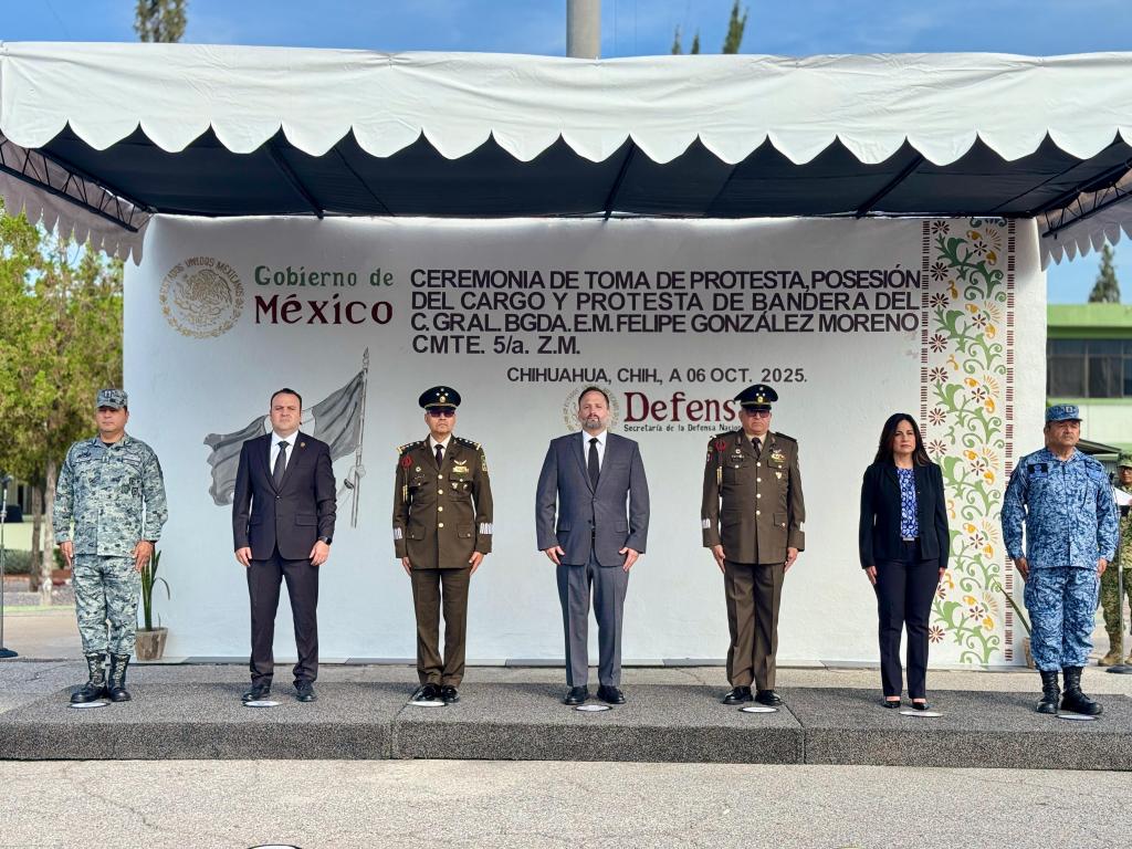 Guillermo Ramírez asiste a la toma de protesta del nuevo comandante de la 5/a Zona&nbsp;Militar