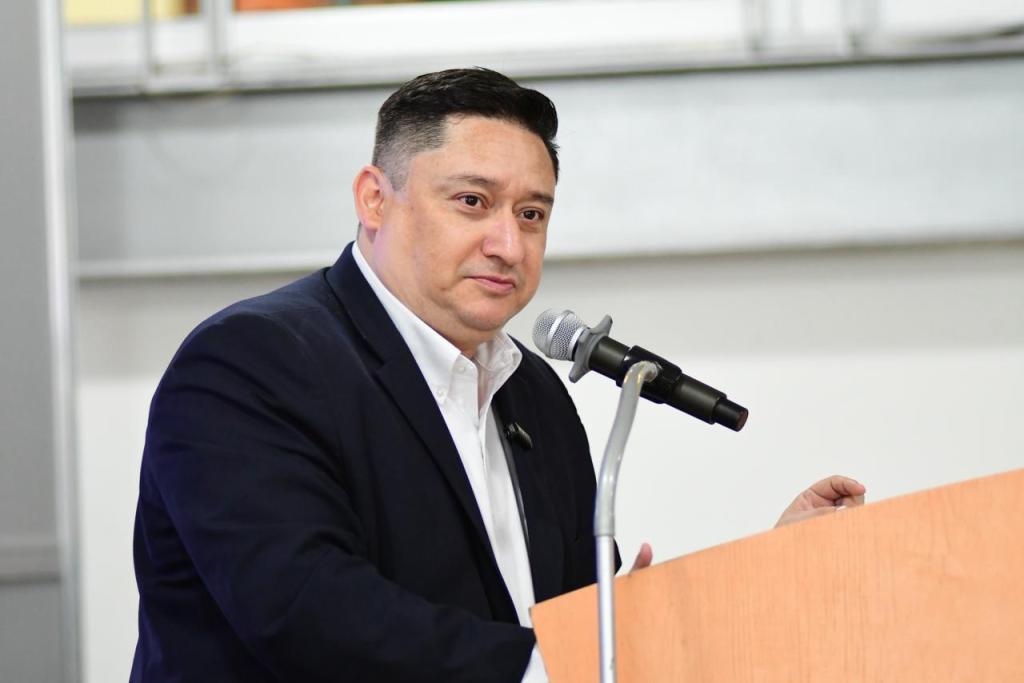 Propone Alfredo Chávez garantizar derechos de maternidad y seguridad para mujeres&nbsp;universitarias