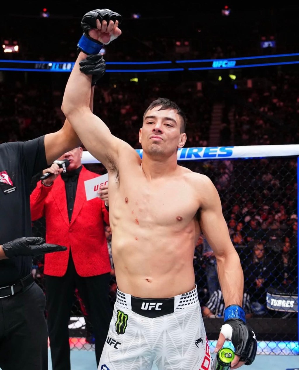 Manuel “Loco” Torres noquea a Grant Dawson y firma noche histórica en UFC&nbsp;323