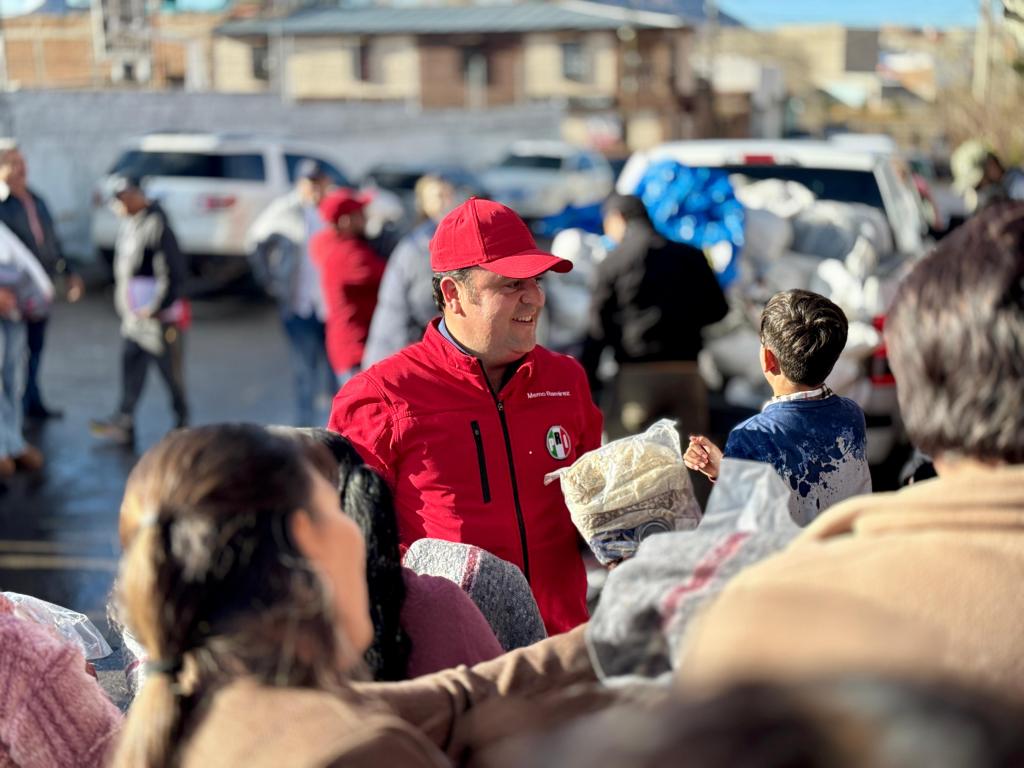 Memo Ramírez entrega apoyos alimentarios y cobijas a familias de Parral ante bajas&nbsp;temperaturas