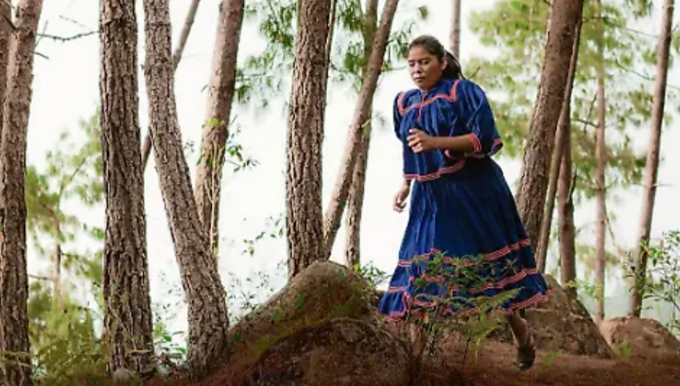 Lorena Ramírez cautivó al mundo desde Hong Kong, pero también encendió una luz sobre un pueblo que camina desde&nbsp;siempre