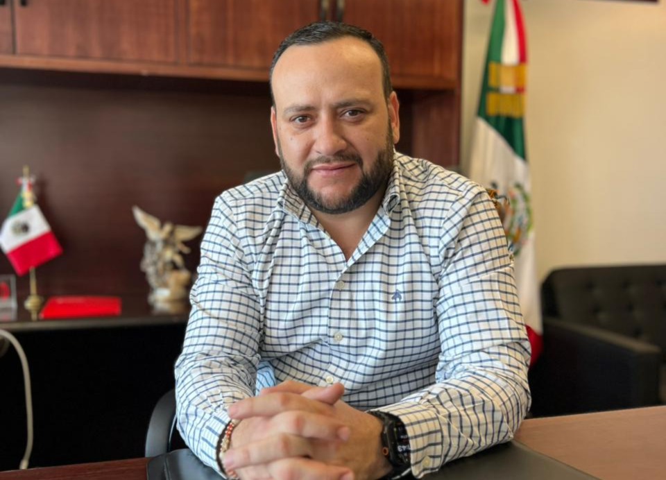 ATIENDE ARTURO MEDINA A DESPLAZADOS DE GUADALUPE Y CALVO