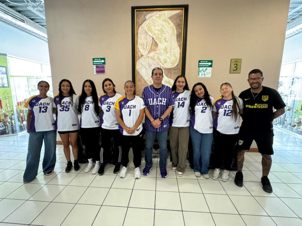 Presenta Dorados UACh trofeo obtenido en el “Final 8” de Conadeip–El cuadro dirigido por Víctor Hugo Chávez hizo entrega del trofeo obtenido en laConferencia Nacional de&nbsp;Béisbol